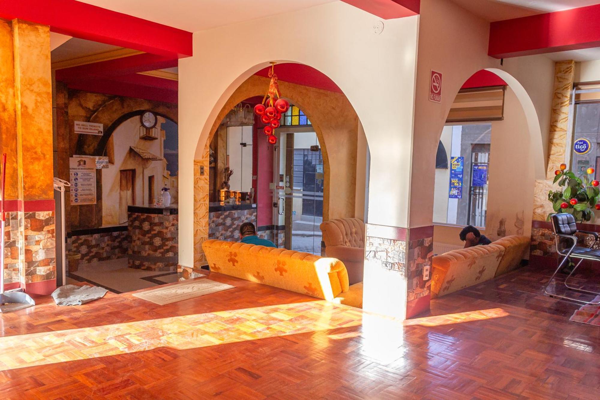 Hostal Sonia Копакабана Экстерьер фото