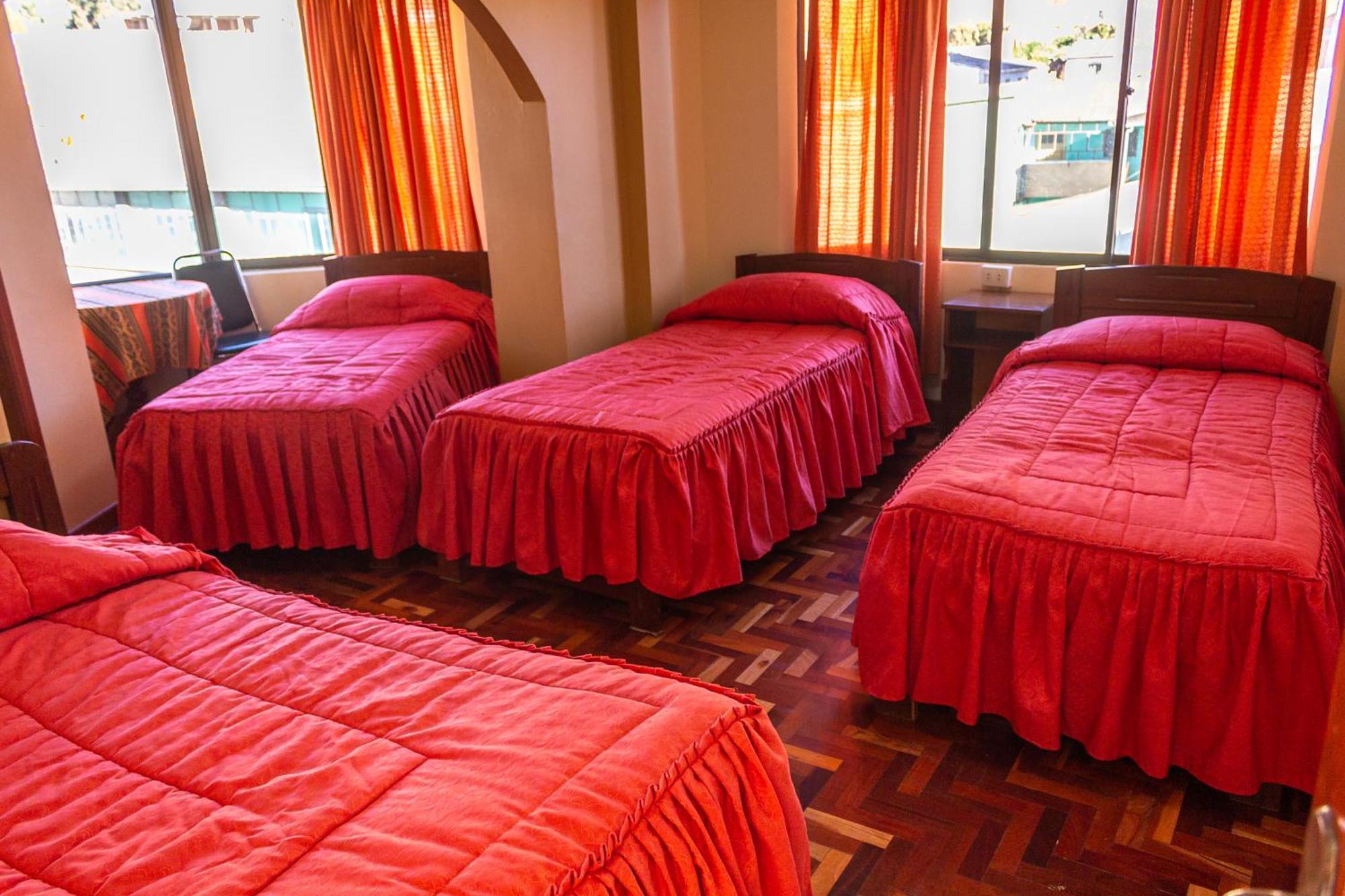 Hostal Sonia Копакабана Экстерьер фото