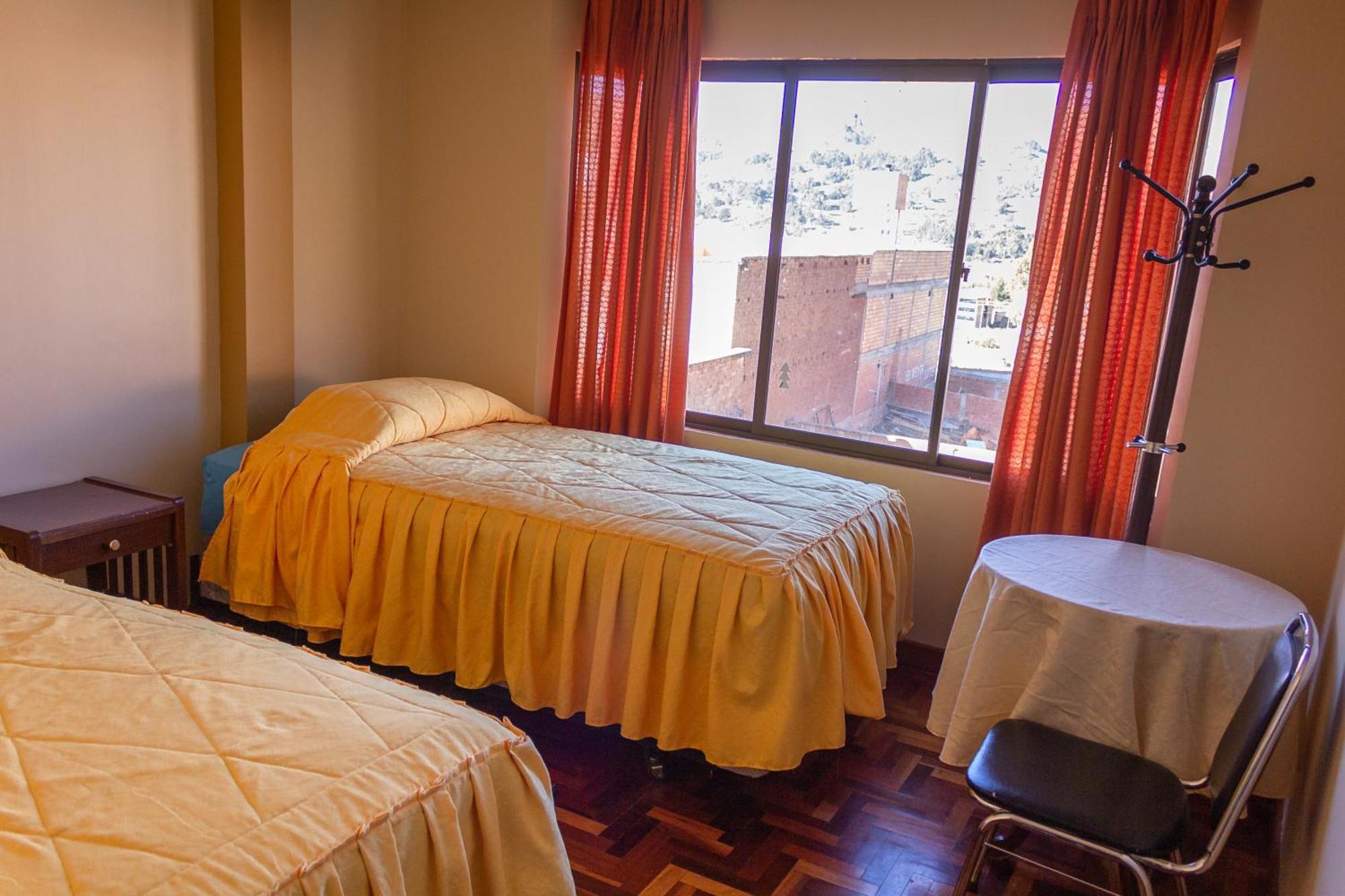 Hostal Sonia Копакабана Экстерьер фото