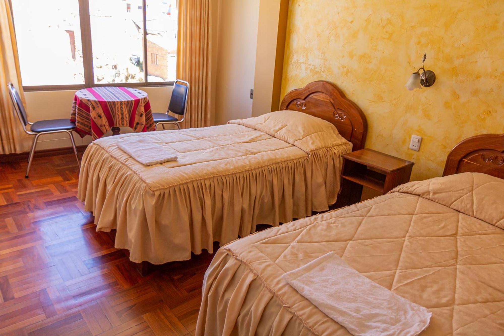 Hostal Sonia Копакабана Экстерьер фото