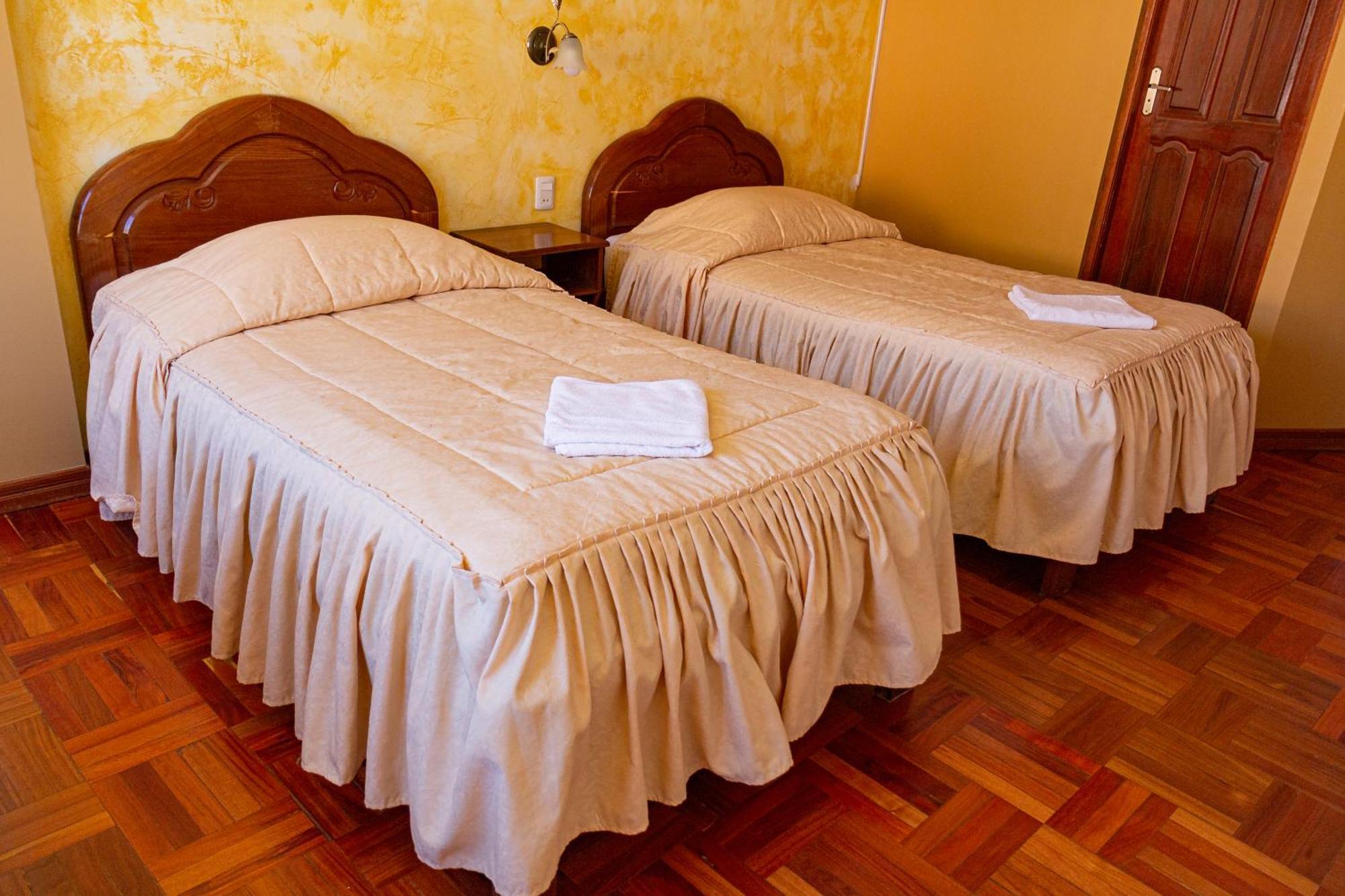 Hostal Sonia Копакабана Экстерьер фото